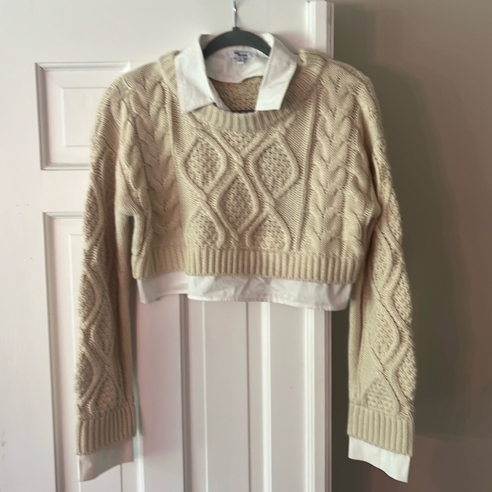 American threads. Cropped sweater with blouse underneath. Size small.